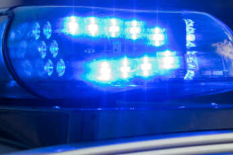 Die Polizei bittet bei der Fahndung nach den Tätern um Zeugenhinweise. (Symbolbild)