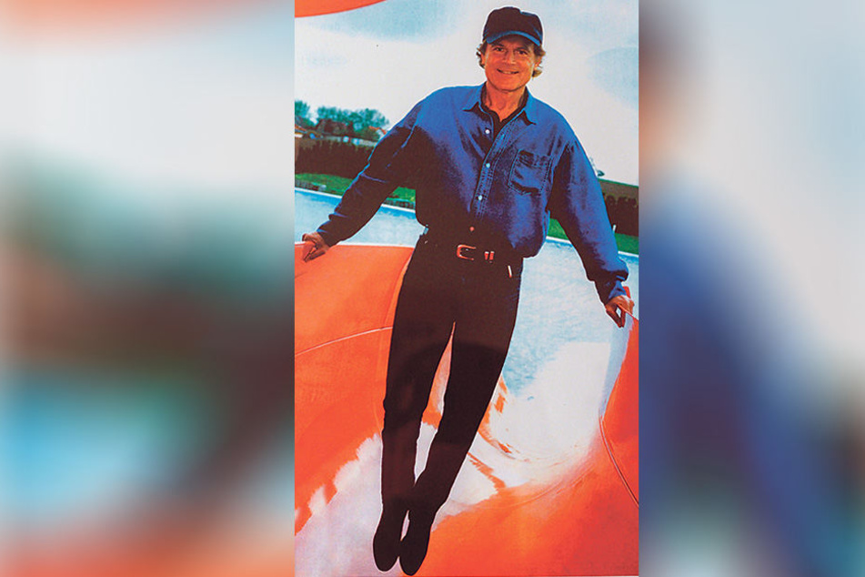 Mario Girotti während seines Besuches 1995 auf der Wasserrutsche, für die er spendete.