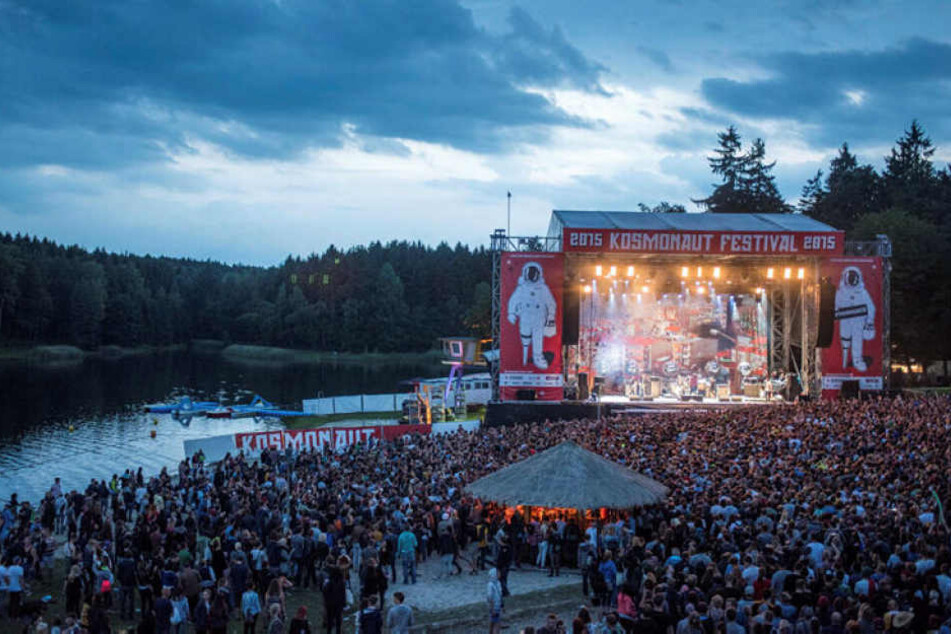 Das "Kosmonaut"-Festival steigt seit 2013 jeden Sommer am Stausee Oberrabenstein in Chemnitz. Vor drei Jahren feierten Tausende den Auftritt der Beatsteaks.