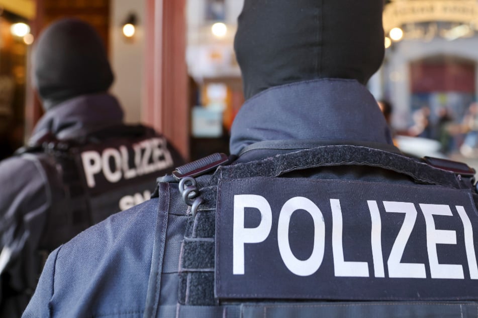 Allein in Deutschland stellten die Ermittler Anfang Juni Dutzende Schusswaffen, Drogen und Munition sicher. (Symbolfoto)