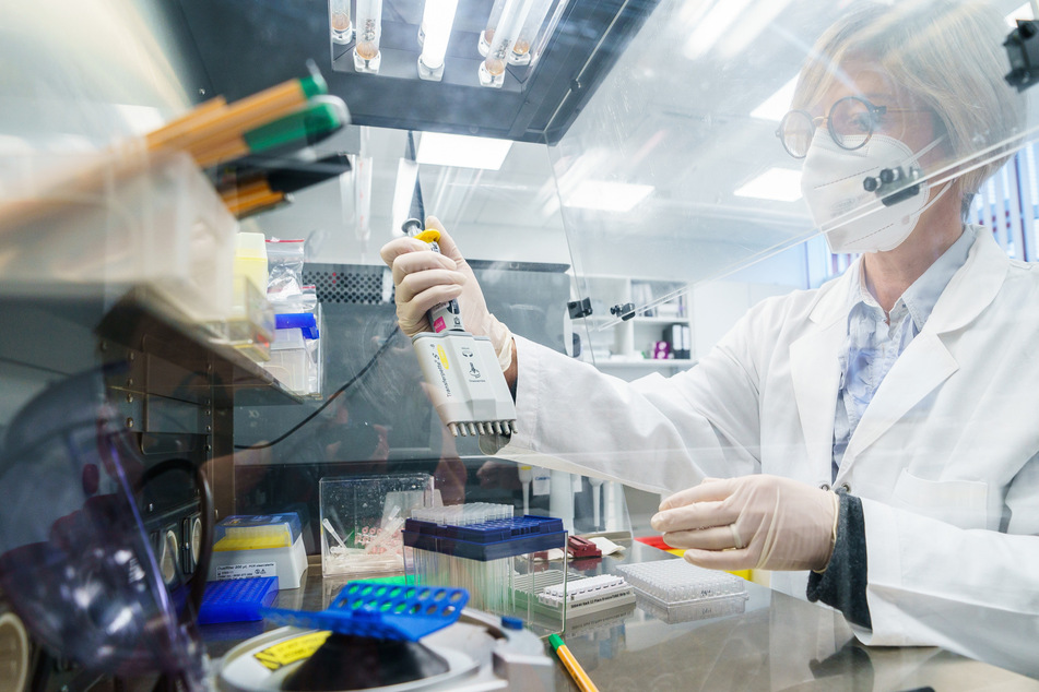 Die Dresdner Uniklinik ist den Corona-Mutanten auf der Spur
