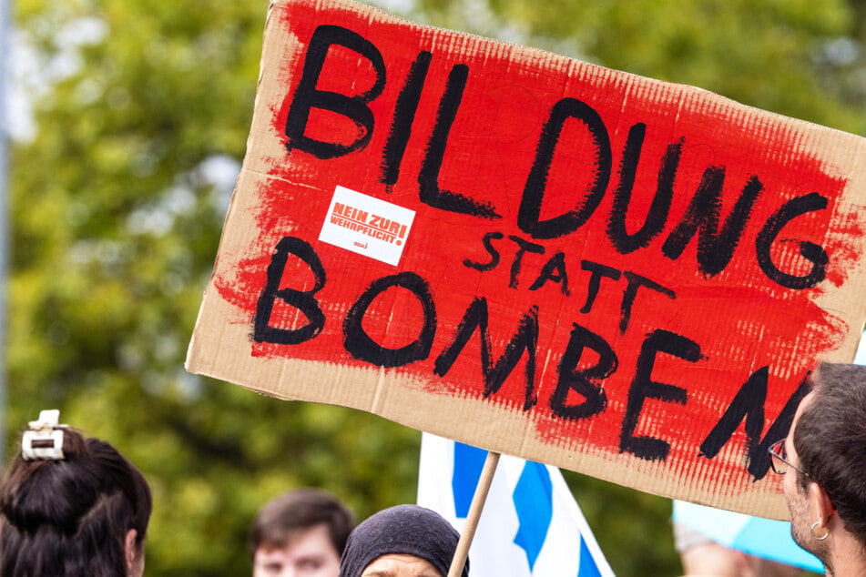 Proteste gegen die Wehrpflicht gibt es schon seit einiger Zeit in Deutschland. Am Samstag werden die "Gen Z regelt" Demos das Thema ebenfalls aufgreifen.