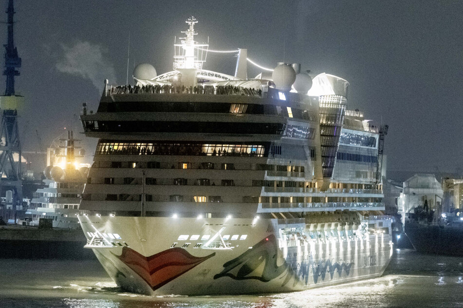 Nach Crash im Hamburger Hafen: "Aidabella" geht auf Karibik-Tour
