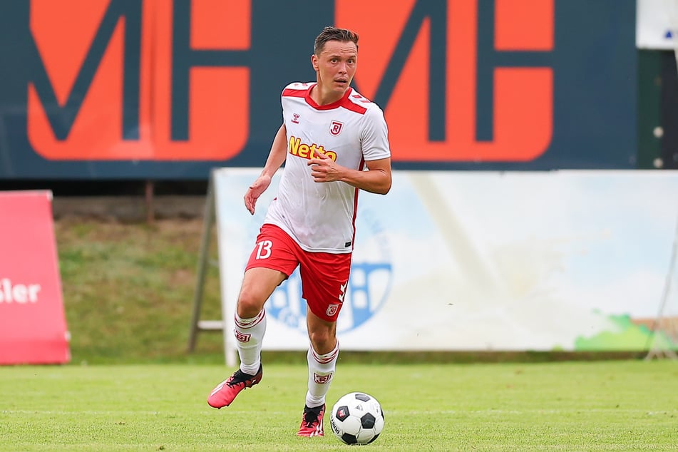 Alexander Bittroff (zuletzt bei Jahn Regensburg) kehrt vorerst nicht zu seinem Jugendklub zurück.