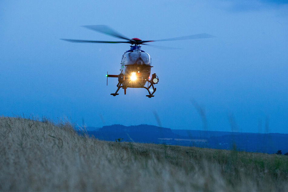 Ein Hubschrauber mit Wärmebildkamera spürte die nächtlichen Eindringlinge im Wald auf.