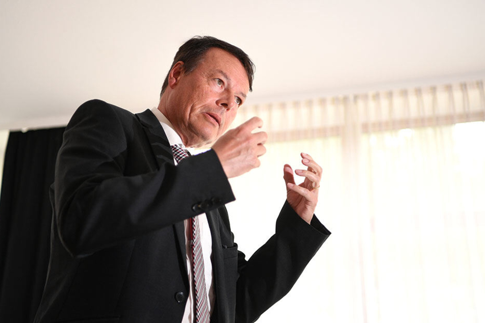 Tübingens Regierungspräsident Klaus Tappeser moniert Palmers Fotoaufnahmen des Studenten.