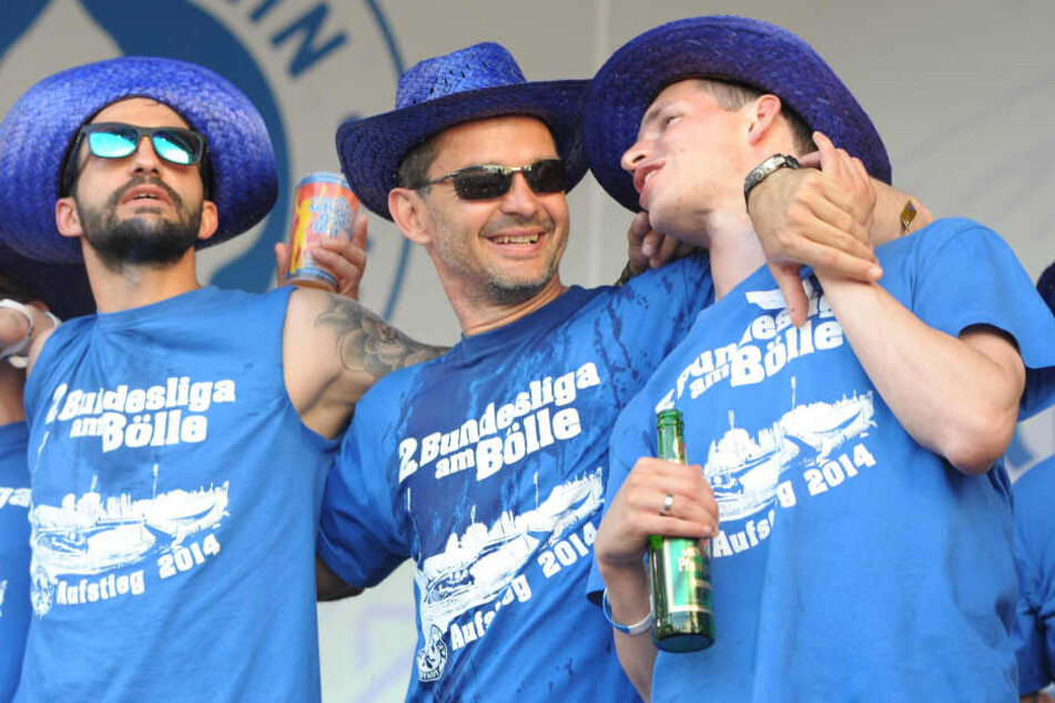 Hut ab! 2014 feierte Dirk Schuster mit Darmstadt den Aufstieg in die 2. Bundesliga.