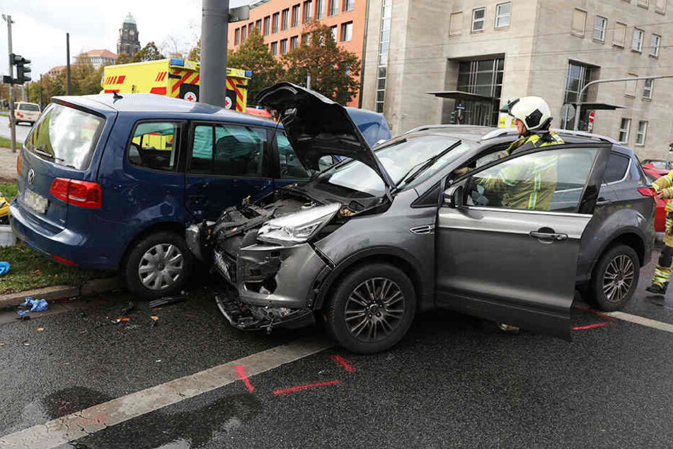 An den Fahrzeugen entstand erheblicher Sachschaden.