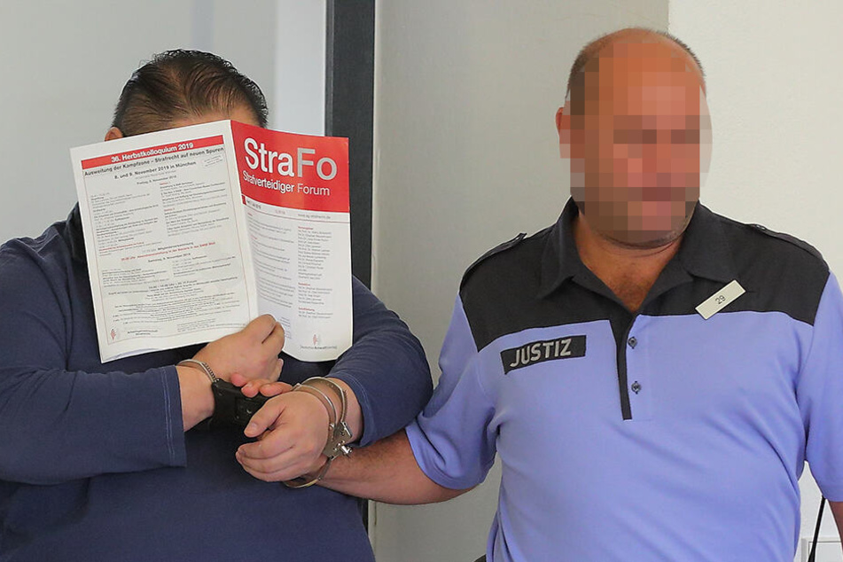 Schamane Orgil E. (38) saß am Steuer der Diplomaten-Limo, deren russische Papiere eine Totalfälschung waren.