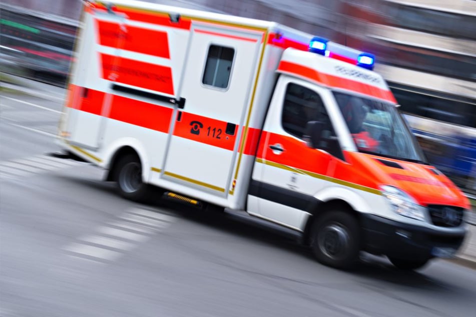 Auto übersehen: Vier Menschen bei Unfall im Salzlandkreis verletzt