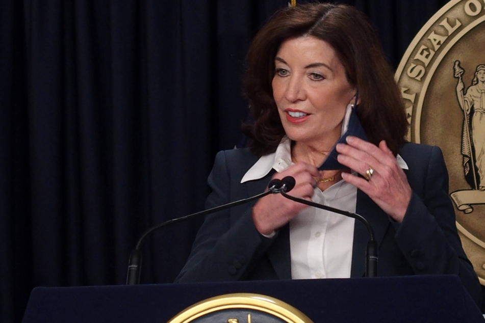 New York Governor Hochul drops indoor mask mandate for businesses