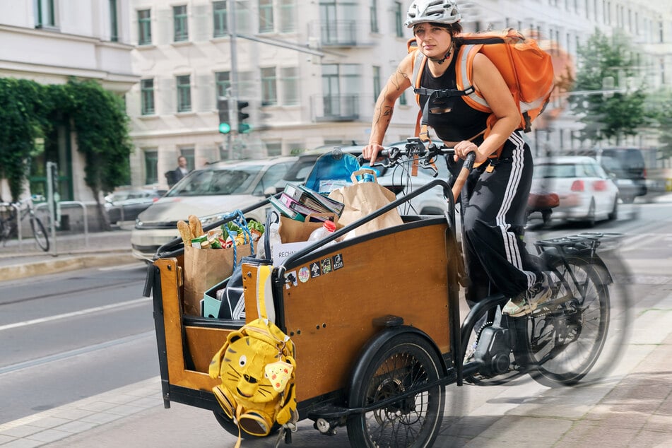 Drei Stunden pro Tag fährt die Leipzigerin Essen aus, ist auch sonst immer mit dem Lastenfahrrad unterwegs.