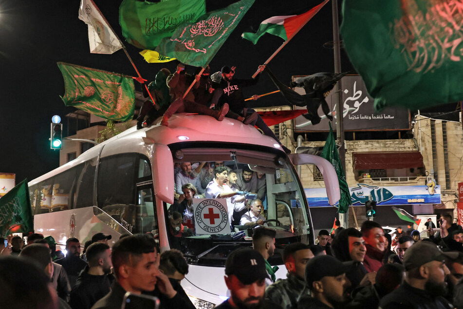 Die Freigelassen Palästinenser wurden in Ramallah von einer großen Menschenmenge begrüßt.
