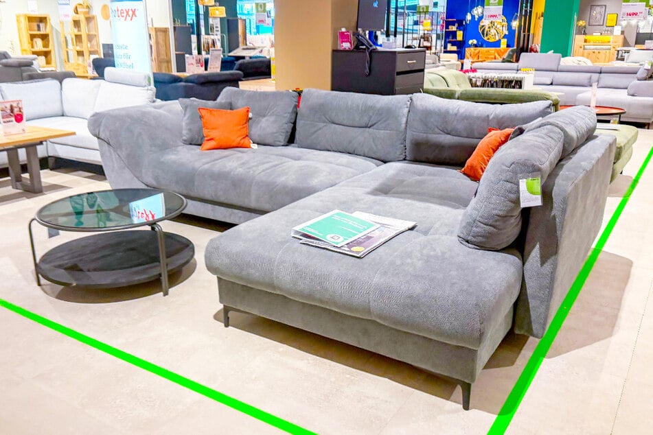 Dieses schöne Sofa gibt's nur hier für wenige Tage super günstig