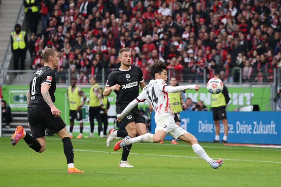 Hauke Wahl (31, M.) freut sich auf das Wiedersehen mit Ex-Mannschaftskollege Philipp Treu (25) am Millerntor.