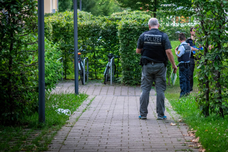 Die Polizei vor Ort in Stuttgart-Weilimdorf.