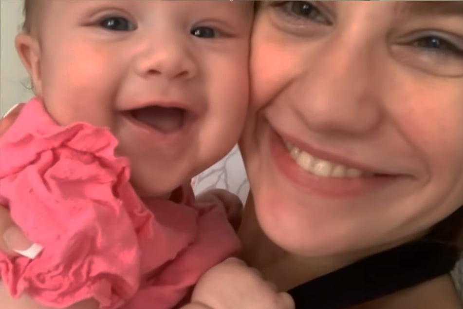 Heute könnte die Mutter kaum glücklicher über das unerwartete Ereignis sein.