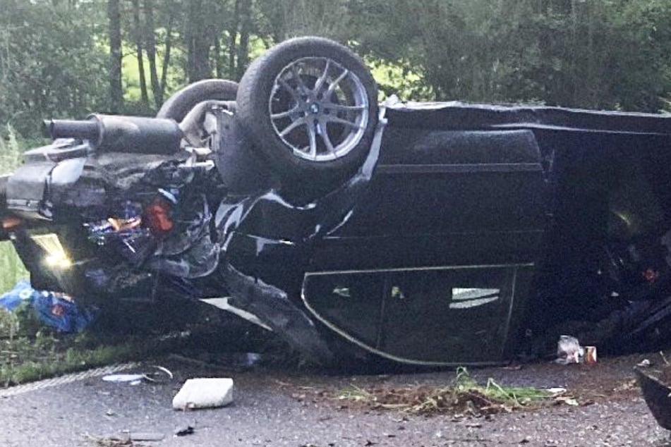 Die Unfallursache ist noch unklar, doch die Polizei hat den Verdacht, dass der junge Fahrer den Crash eventuell im Drogenrausch baute.