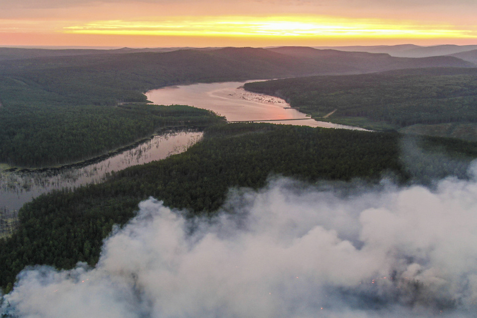 Dieses von Greenpeace Russland veröffentlichte Foto zeigt einen Waldbrand in der Region Krasnojarsk. (Archivbild)