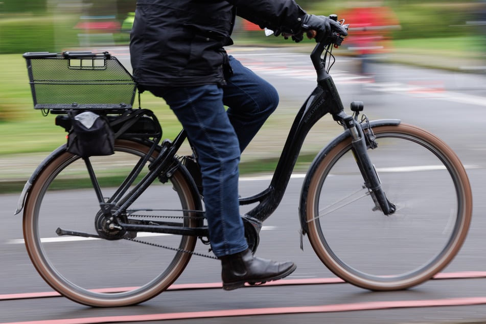 Wochenlang mussten sich Radfahrer in Erkrath in Acht nehmen - die Polizei sprach von einer erheblichen Gefahr! (Symbolbild)