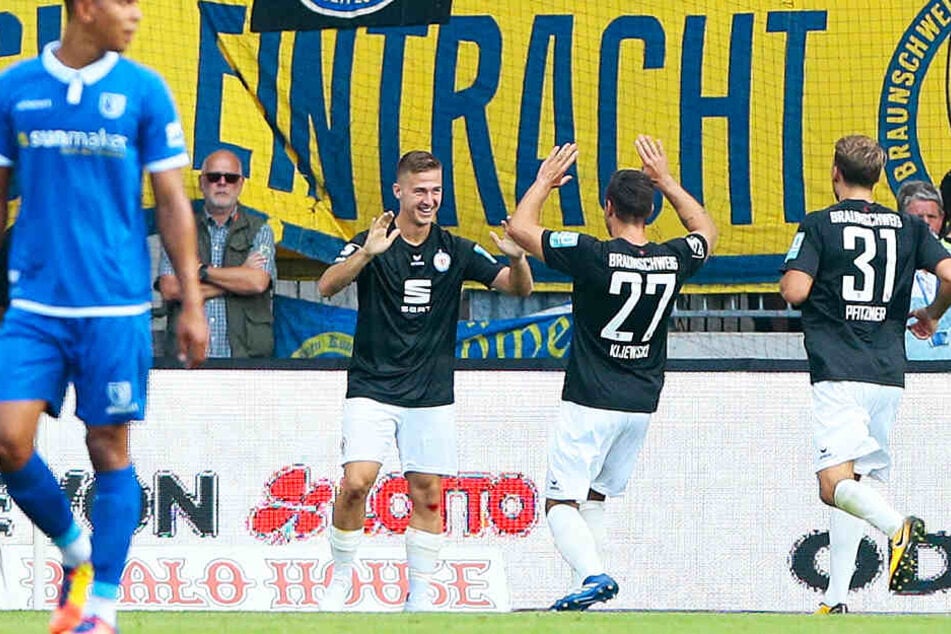 Braunschweigs Königstransfer Martin Kobylanski (Zweiter von links) hat keine Anlaufprobleme: In drei Spielen traf er vier Mal und bereitete zwei weitere Tore direkt vor.