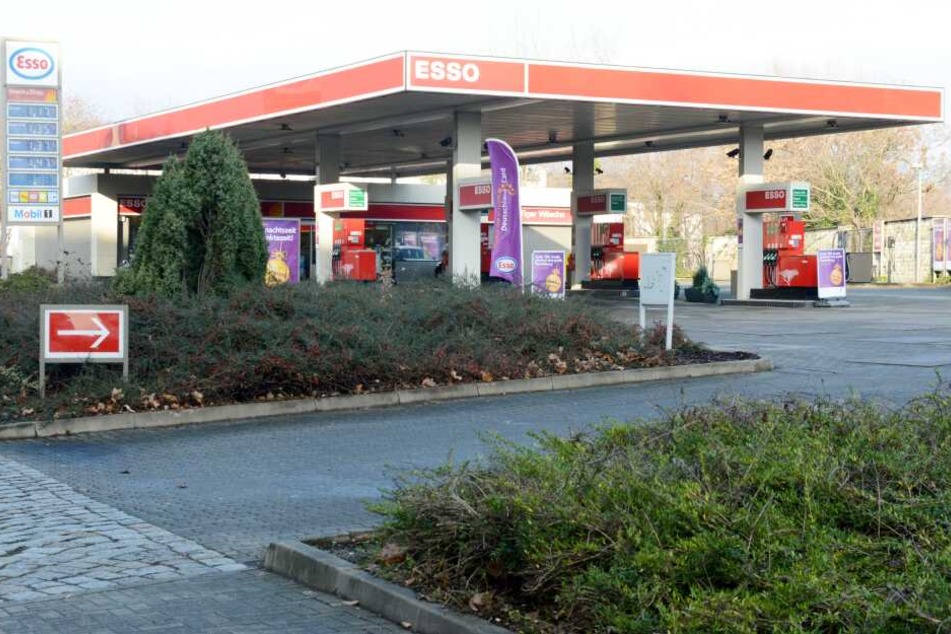 Die Esso-Tankstelle auf der Leipziger Straße wurde überfallen.