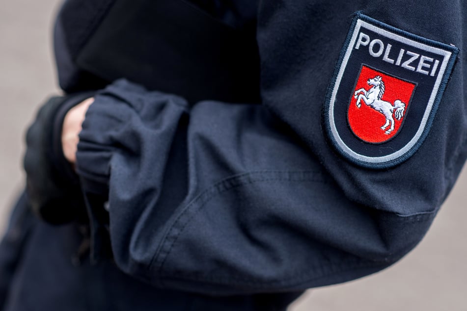 Die Polizisten konnte die beiden Männer bei der Jagd auf die Igel ertappen. (Symbolbild)