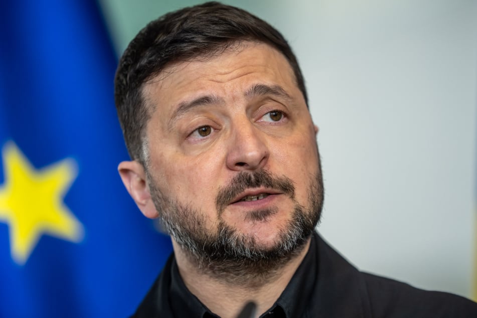 Präsident Wolodymyr Selenskyj (48) drohte mit Sanktionen gegen alle Beteiligten an dem Handel.