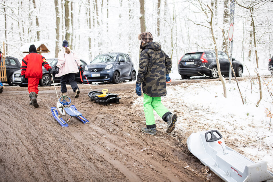 Viele NRW-Wintersportgebiete weiter gesperrt, wieder "total überfüllte" Parkplätze
