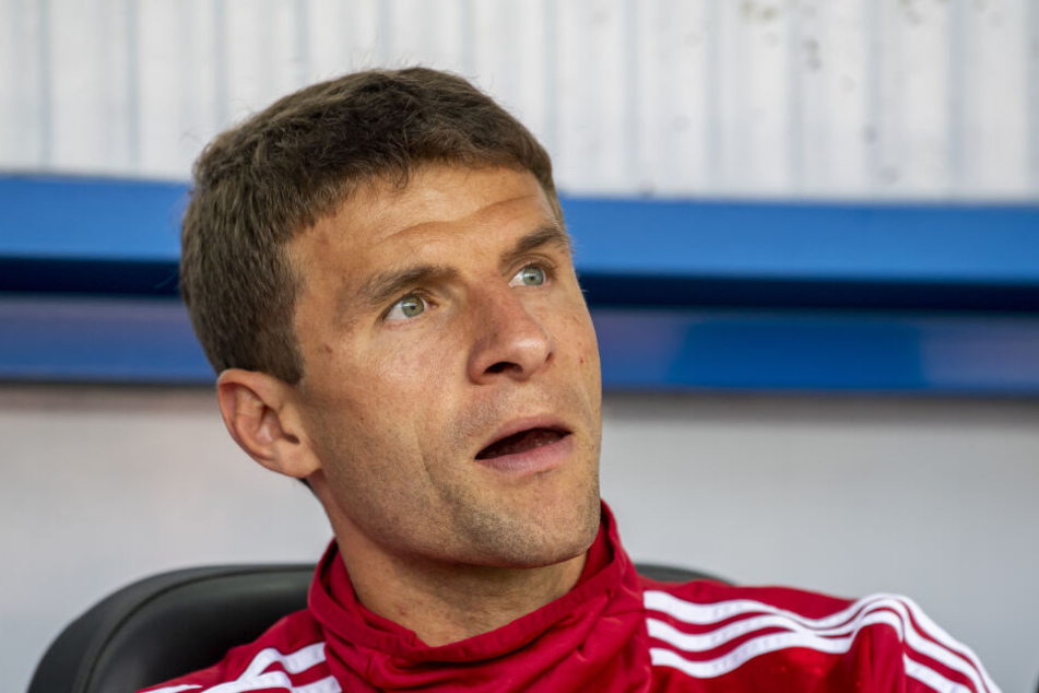 Thomas Müller saß beim FC Bayern immer öfter auf der Ersatzbank. (Archivbild)
