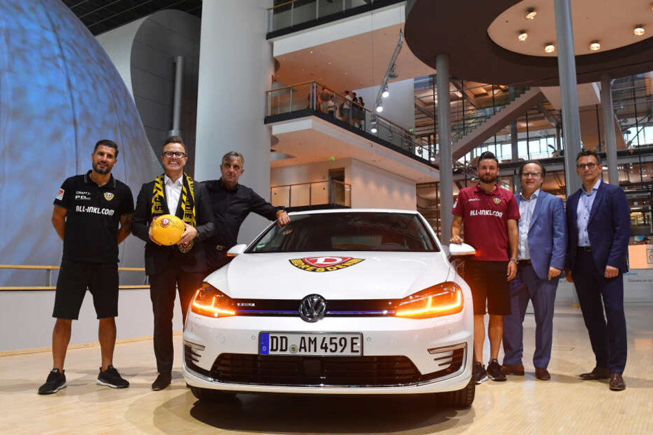 Cristian Fiel, Henning Schulzki, Ralf Minge, Niklas Kreuzer, Dr. Carsten Krebs und Michael Born (v.l.) am Donnerstag in der Gläsernen Manufaktur.