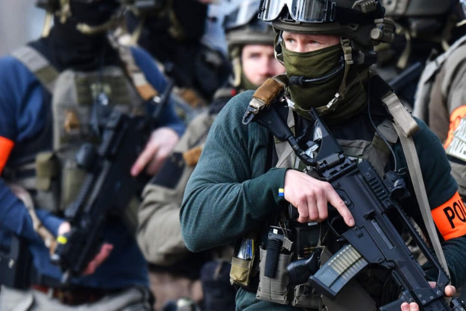 Die Einsatzkräfte der Polizei schlugen am Dienstag in Offenbach zu (Symbolbild).