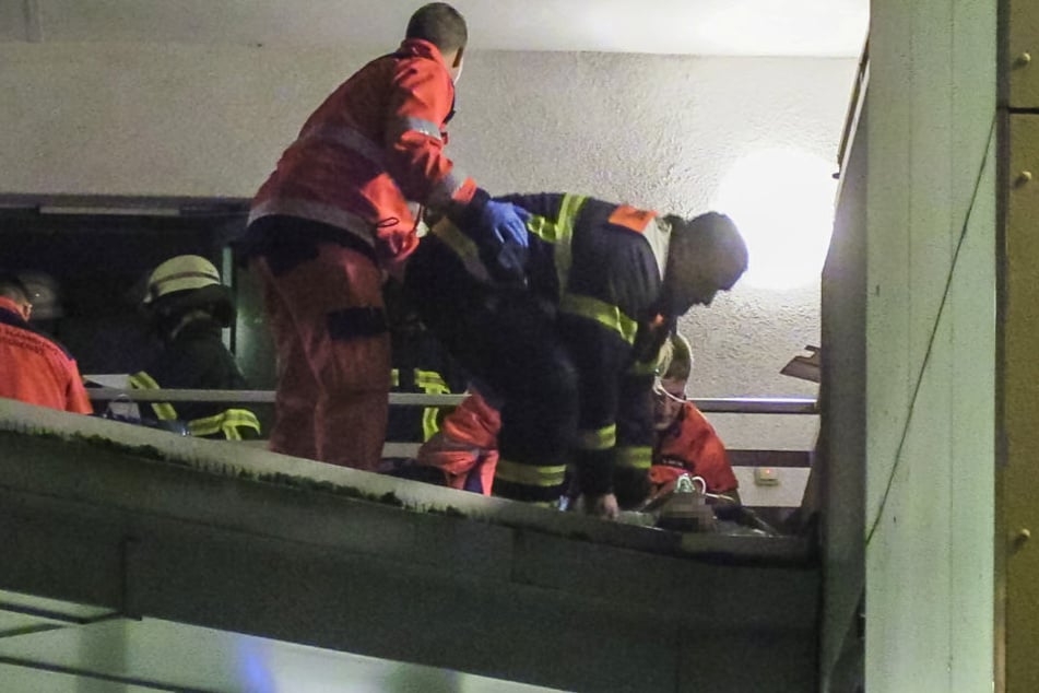 Die Rettungskräfte gehen von starken Rückenverletzungen aus.