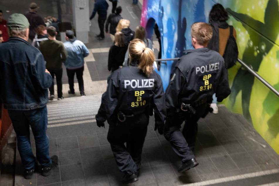 Die Bundespolizei nahm alle drei Beteiligten vorläufig fest. (Symbolbild)