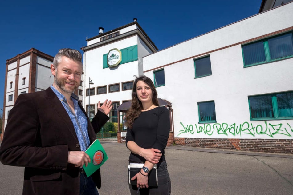 Die ehemalige Braustolz-Brauerei ist Veranstaltungsort für das Kunstfestival "Begehungen". Die Vorstände Frank Weinhold (40) und Luise Grudzinski (28) stellen das Projekt mit acht weiteren ehrenamtlichen Helfern auf die Beine.