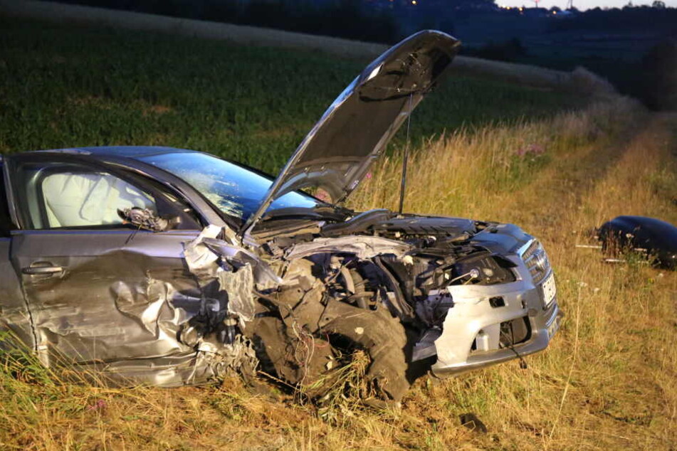 Die Familie wurde durch den Aufprall mit ihrem Wagen in einen Graben geschleudert.