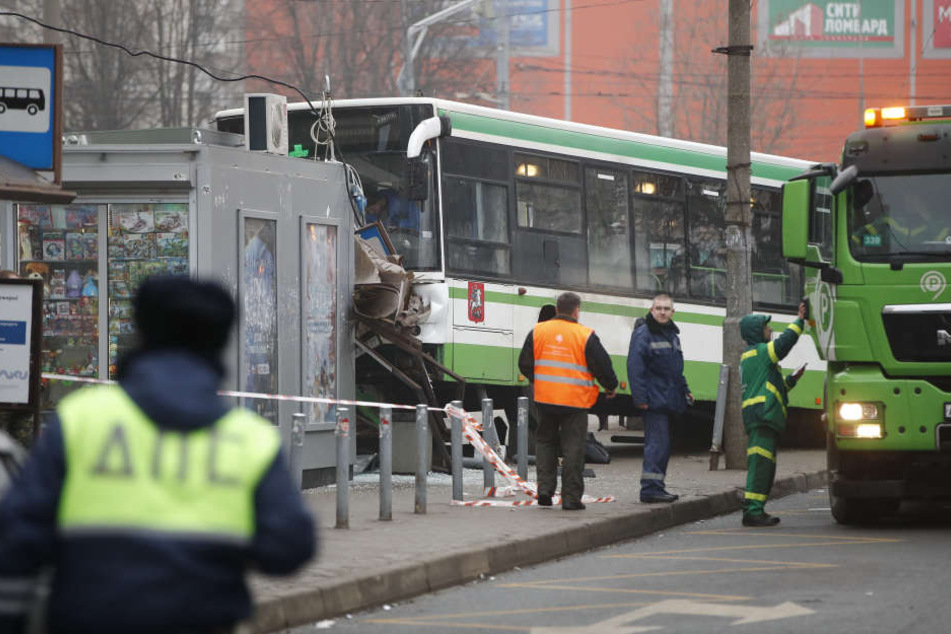 Wieder raste ein Bus in Moskau in eine Menschenmenge.