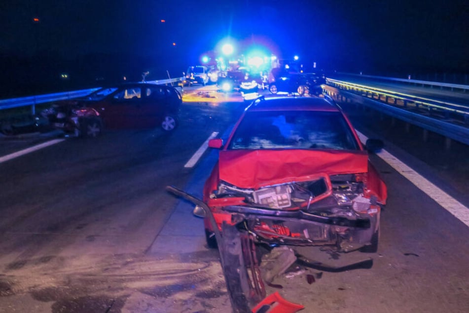 Insgesamt sechs Menschen wurden bei dem Unfall auf der A72 verletzt.