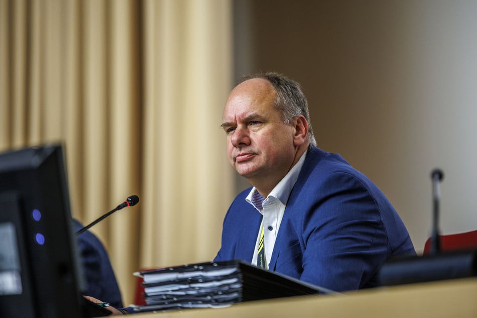 Warnende Worte des Oberbürgermeisters Dirk Hilbert (54, FDP) verhallten ungehört.