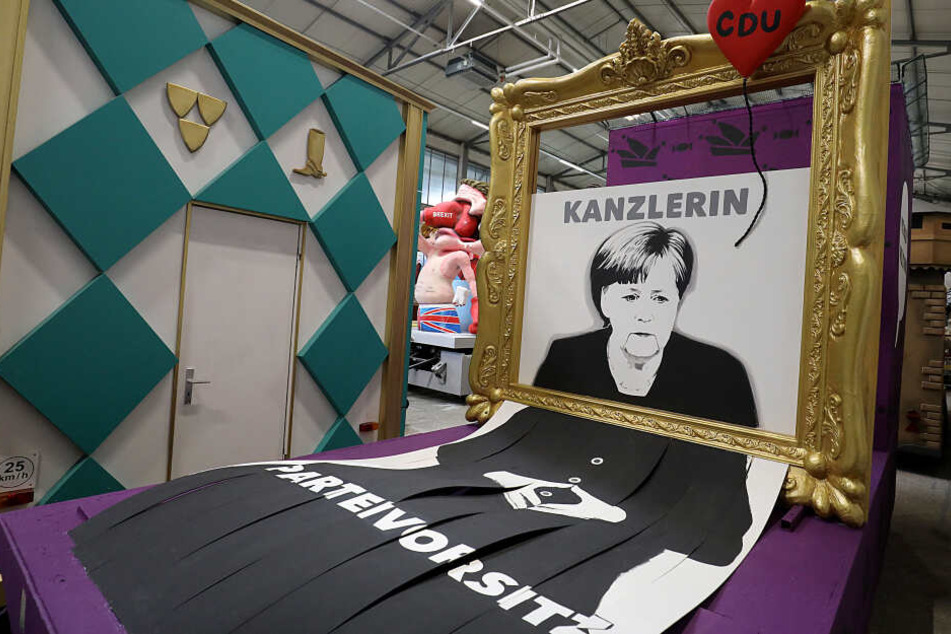 Ein Motivwagen zu den Themen Parteivorsitz der CDU und Kanzlerin.