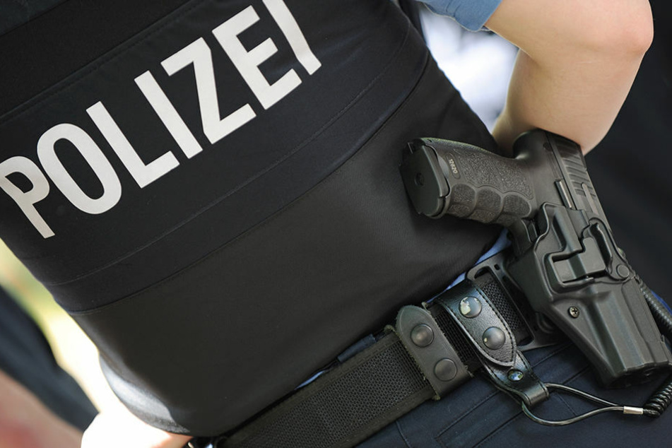 Die Polizei ermittelt nun wegen gefährlicher Körperverletzung gegen die Frau. (Symbolbild)