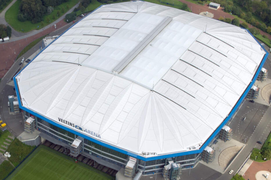 Nun steht die Schalker Fußball-Arena am Rudi-Assauer-Platz 1.