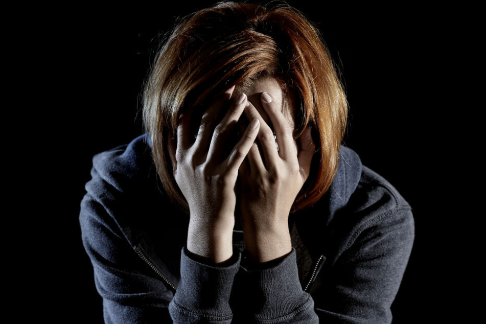 Eine 17-jährige Frau muss sich wegen Mordes vor der Jugendkammer des Landgerichts in Ingolstadt verantworten. (Symbolbild)