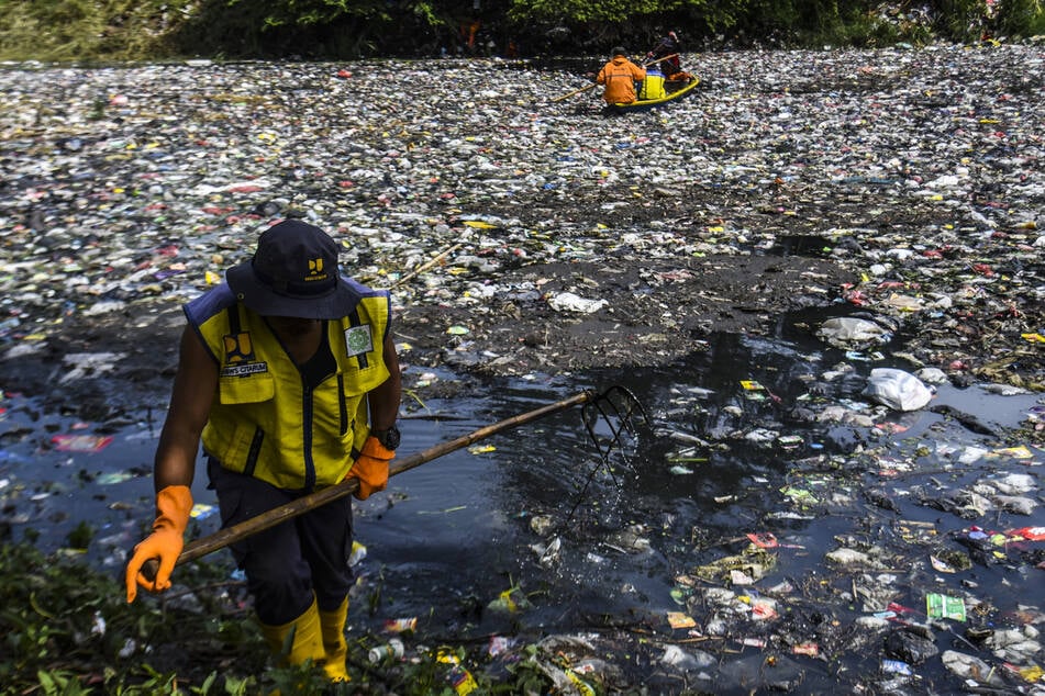 Nahe der Stadt Bandung befinden sich schätzungsweise 19 Tonnen Abfall in dem Fluss Citarum.