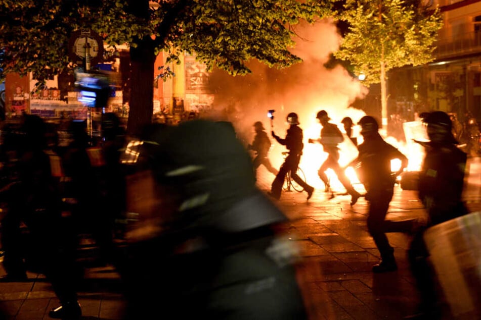 Mehrere Polizeibeamte wurden bei den Demonstrationen verletzt.