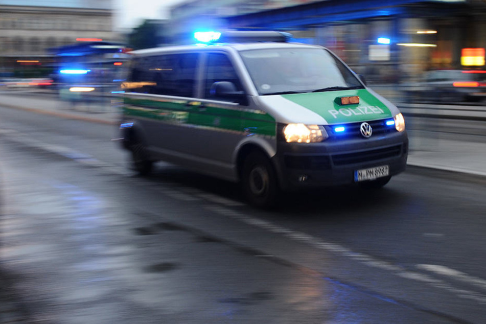 In Hannover löste ein reglos stehender Mann einen Großeinsatz der Polizei aus. (Symbolbild)