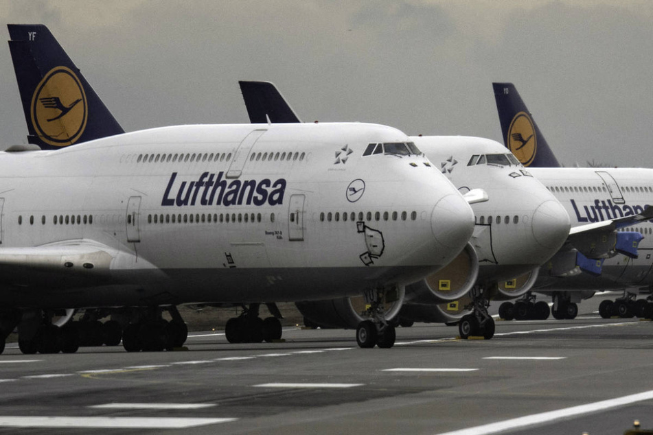 Die Lufthansa ließ ihre Flugzeuge wegen Sicherheitsbedenken nicht mehr auf der Landebahn landen. Nach einer kurzfristigen Sperrung konnte sie aber wieder freigegeben werden.
