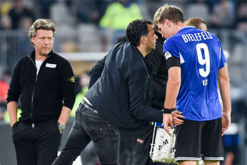 DSC-Sportchef Samir Arabi (mi.) und Fabian Klos (Nr. 9) im Gespräch.