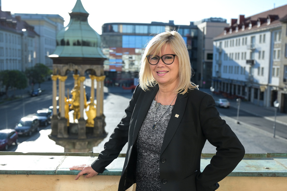 Oberbürgermeisterin Simone Borris (61, parteilos) lädt zum Kaffee und Gespräch in das Kloster "Unser Lieben Frauen" ein.