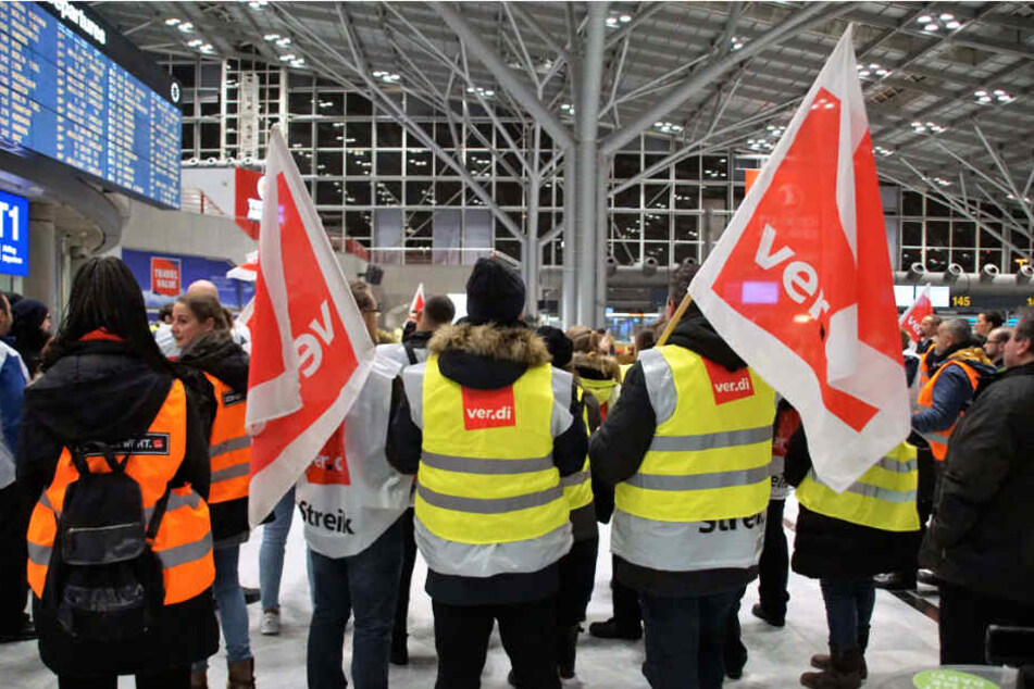 Streikende am Donnerstag am Stuttgarter Flughafen.